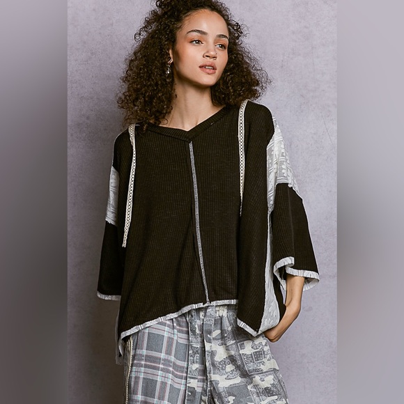 POL Short Sleeve Hoodie Top with Lace Detail